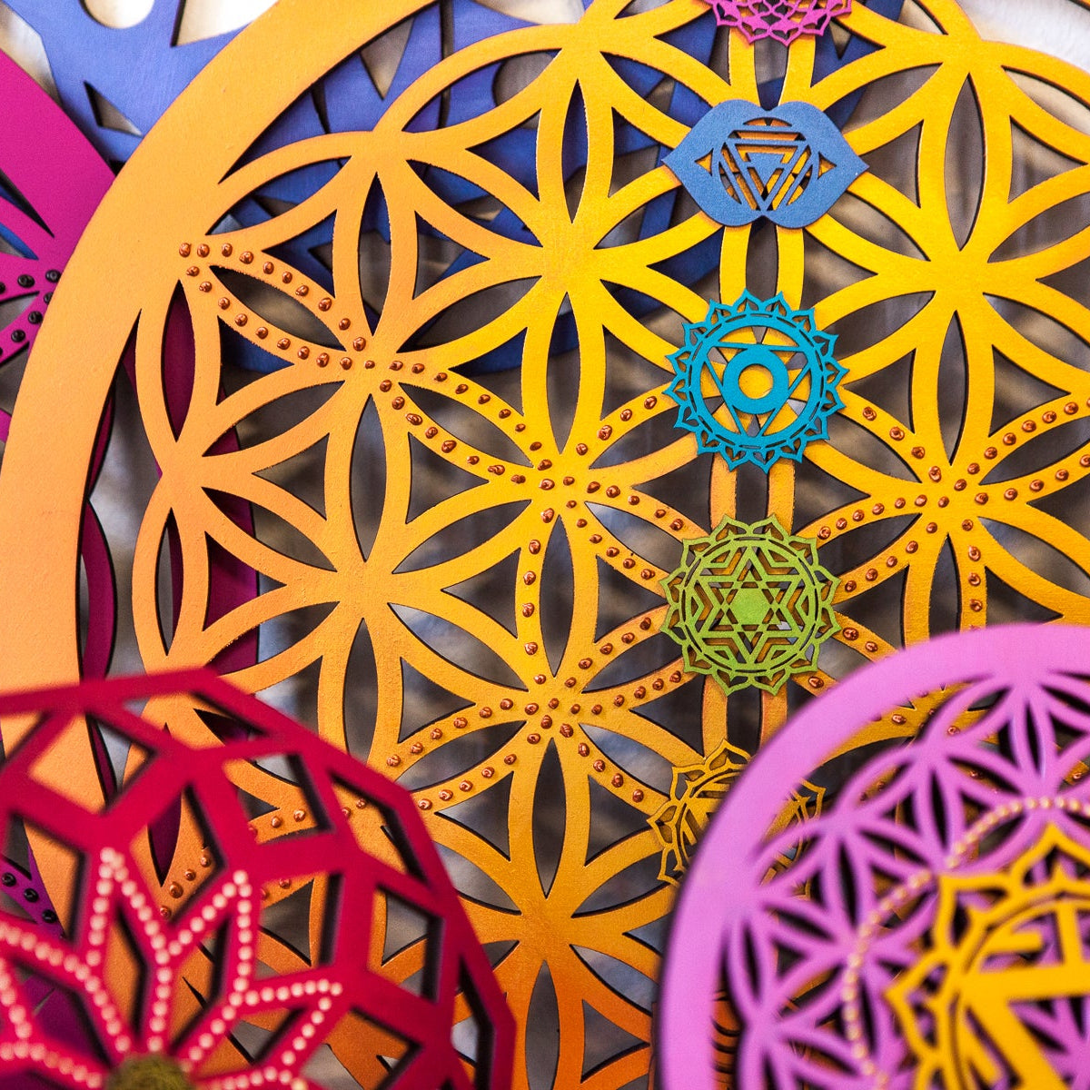 FLOR DE LA VIDA CON CHAKRAS  (60cm)